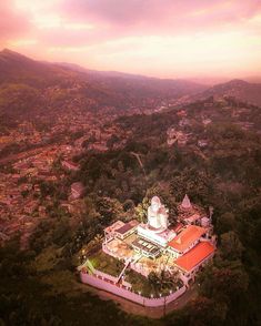 Discover the Serene Beauty of Bahirawakanda Buddha, Kandy